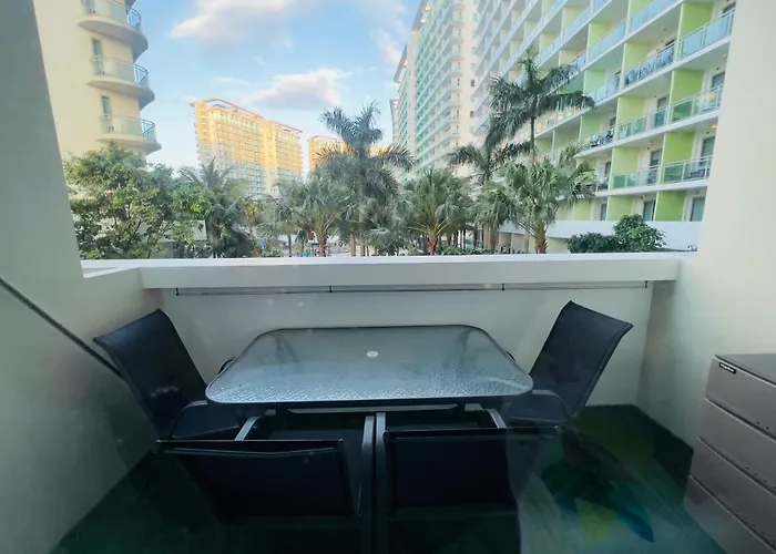 Apartahotel Q&m Properties _ Azure