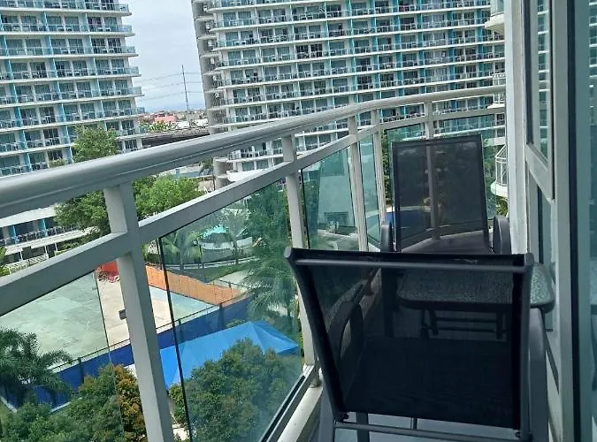 Apartahotel Q&m Properties _ Azure Manila