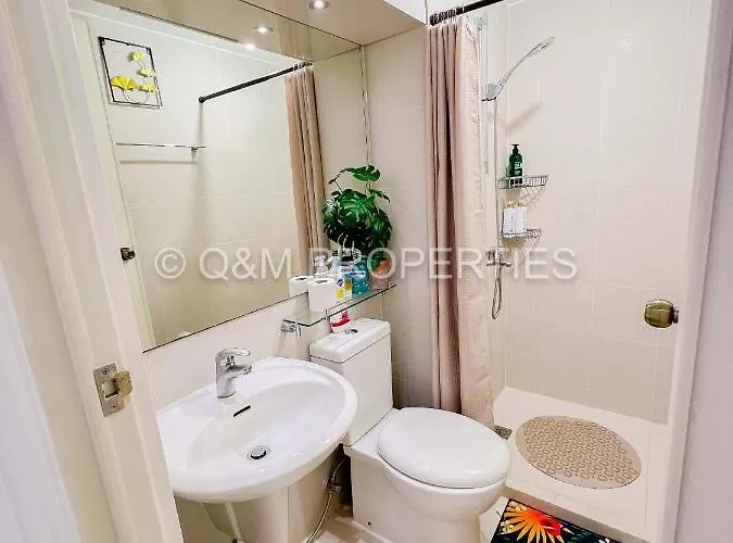 Apartahotel Q&m Properties _ Azure