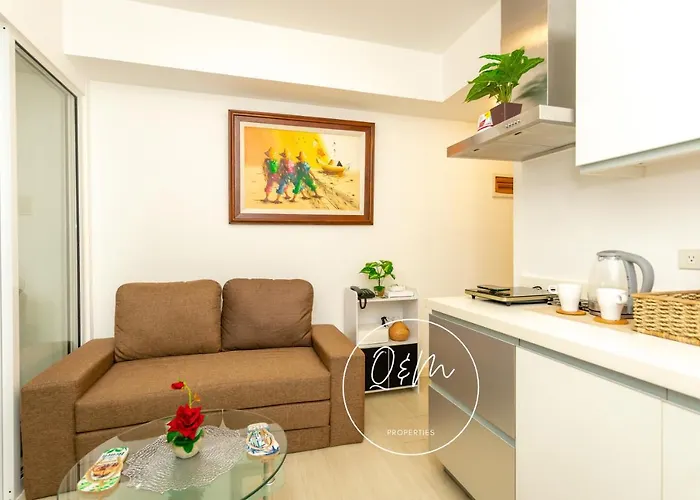 Apartahotel Q&m Properties _ Azure Manila